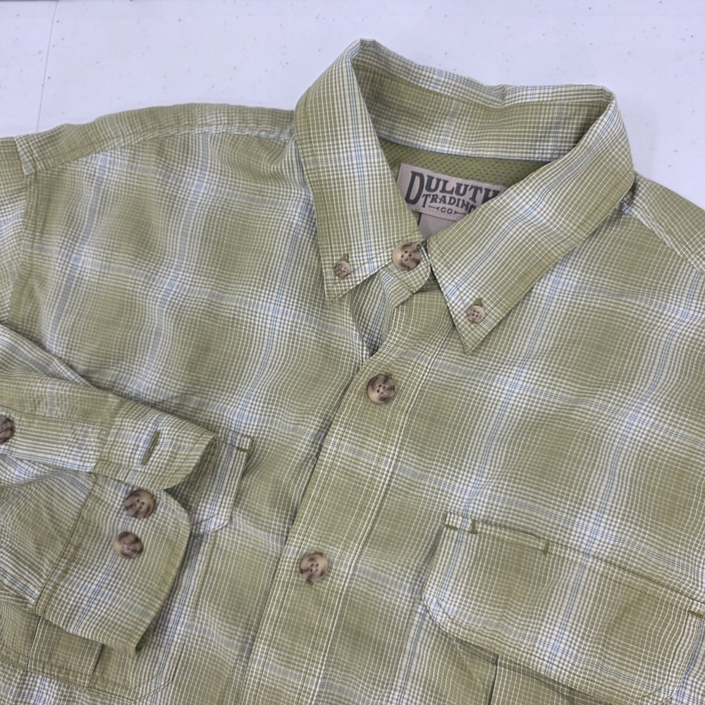 Duluth Trading Co Shirt Men's Medium Green Plaid Vented Fishing Camping Hiking.